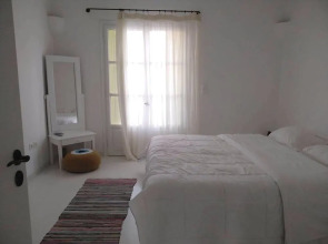 Thalassitra Private Pool Suites & Spa