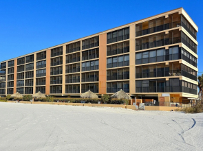 Villa Madeira 305 New Kitchen/large Balcony/walk to Everything!