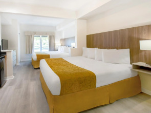 The Point Hotel & Suites