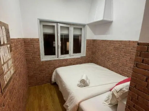 Travel & Live Porto Hostel
