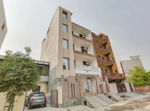 Vaccinated Staff- OYO 79428 Saanj Bnb