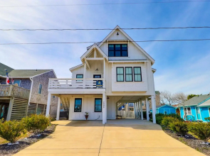5044 La Casa Blanca 2 Min Drive to Beach