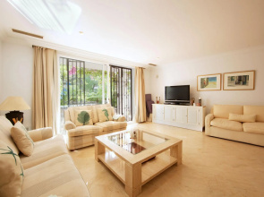 White Pearl Beach J4
