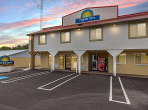 Days Inn by Wyndham Holladay