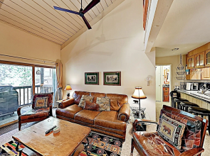 Mt. W/ Sleep Number Beds - Walk To Slopes 2 Bedroom Condo