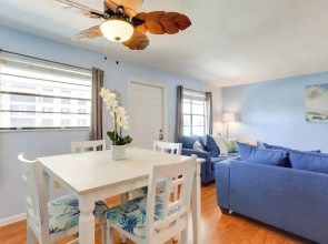 Idyllic Fort Pierce Retreat - Walk to Beach!
