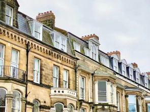 Luxury 2 Bed Garden Apartment With Parking