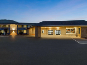 AmericInn by Wyndham La Crosse Riverfront-Conference Center
