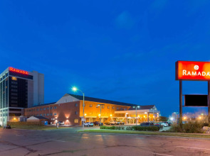 Ramada Hotel & Convention Center by Wyndham Topeka Downtown