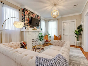 Lovely Mobile Home w/ Smart TV: 2 Mi to Downtown!