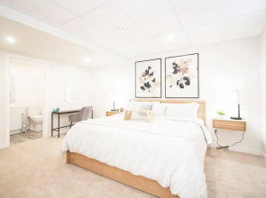Luxurious 3 Bedroom Townhouse Free Parking and Wifi