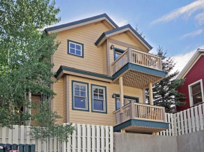 Mountain Ridge  2 Bedroom Townhouse by RedAwning