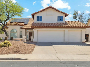 Spacious Retreat With Pool & Golf Course View!