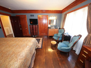 The Leonard at Logan House
