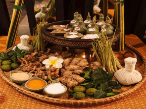 Lynnaya Urban River Resort