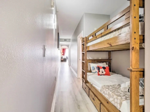 Family Resort Condo w/ 2 Pools: 1 Mi to Disney!
