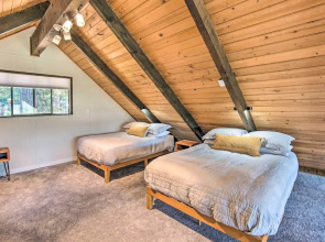 Alpine Retreat w/ Hot Tub & Mountain Views!