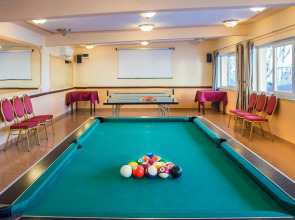 Fried Castle Hotel and Restaurant