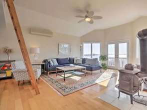 Kayaks, Deck & Pond Access: Rhode Island Retreat!