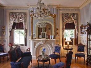 Lovelace Manor Bed & Breakfast