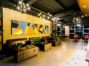 James Joyce Coffetel· Xianyang Qindu High Speed Railway Station Shiji Xi Road