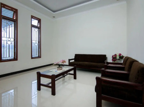 Pink's Guest House by OYO Rooms