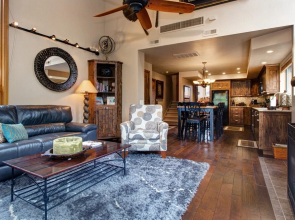 5BR 4BA Canyons Luxury House by RedAwning