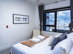 Tumbledown Condo By Revelstoke Vacations