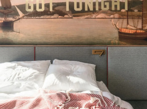 Отель The Revolution