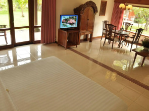 Отель Bali Beach