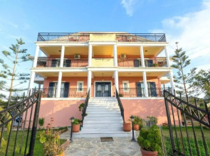 Comfy Loft at Regina Apartments