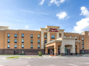 Hampton Inn & Suites Manchester