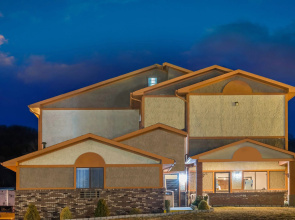 Super 8 by Wyndham Bedford