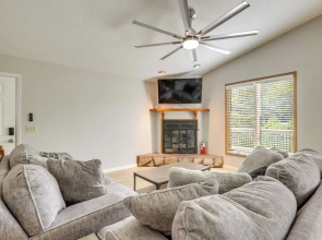 Lakefront Family Home 13 Mi From Gateway Arch!