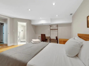 4 BDRM Garage Parking Patio Society Hill