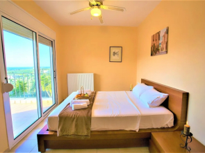 disCrete Villa Maroulas