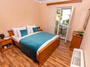 Amazing Apartment in Podstrana With 1 Bedrooms and Wifi