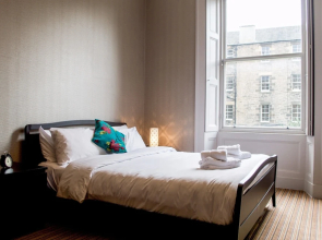 Spacious 2 Bedroom Apartment by the Meadows