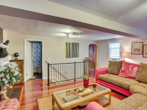 8 Mi to Downtown: Convenient Minneapolis Home