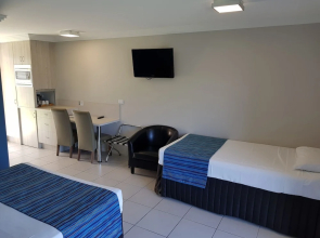 Cardwell Beachcomber Motel and Tourist Park