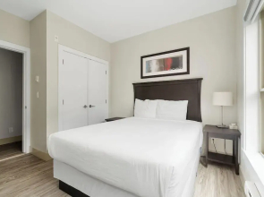 Rooftop Paradise Luxe 2BR  Lake Views
