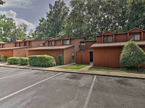 3 Mi to UF: Townhome w/ Patio in Gainesville!