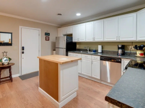 Serene Lake Lure Cabin w/ Resort Amenities!