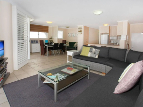 Unit 3 'On the Park', Coolum Beach
