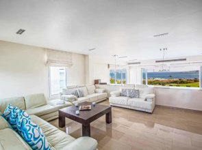 Villa Rhea