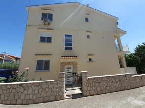 Beautiful Apartment in Zadar With Wifi and 2 Bedrooms