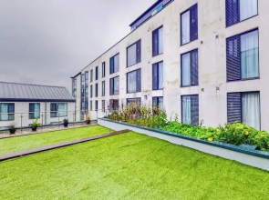 Student Only, Ensuite Room in a Apartment