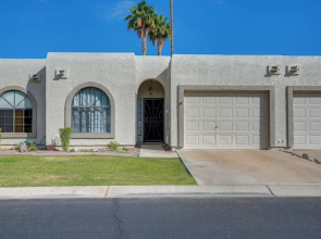Patio + Pool Access: Golf Getaway in Peoria