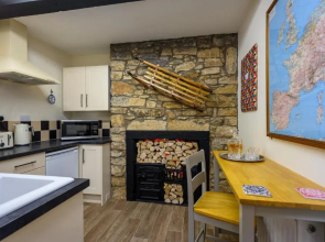 Anastasia's Secret! Cupar Swiss Alpine Style Apartment