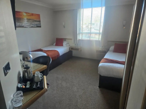 Damon's Hotel